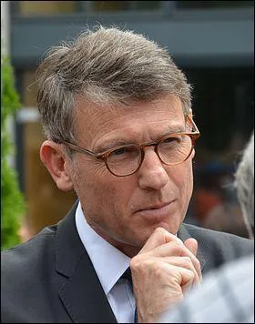 Il a été, en 2012, ministre de l'éducation nationale, qui est-ce ?