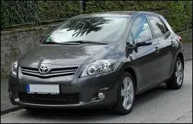 Quelle est la marque de cette voiture ?