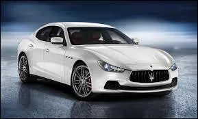 Quelle est la marque de cette voiture ?