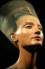 Qui est cette épouse du pharaon Aménophis IV, célèbre surtout pour sa beauté ?