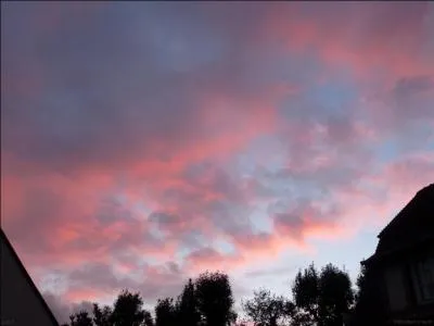 Complétez les paroles de cette chanson de Pierre Bachelet : "Vivre comme une mer étale entre ciel et abîme, Mais vivre comme un ciel de ..... avec l'amour en prime ..." :