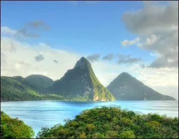 "Nous longerons la mer, nos vies couleront sans un hiver" , voici quelques mots de la chanson "Là où je t'emmenerai", qui en est l'interprète ?