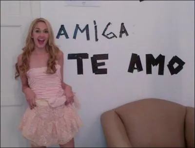 Qui est un amie d'enfance de Ludmila?