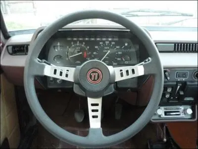 A qui ce volant griffé "TI" ?