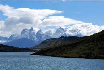 Quels pays se partagent la région sauvage appelée Patagonie ?