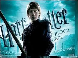 De qui est "amoureux" Ron lorsque celui-ci a mangé des philtres d'amour ?