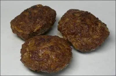 À Liège, la boulette de viande (spécialité locale), s'appelle :