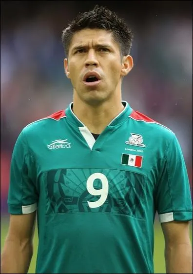 Comment appelle-t-on Oribe Peralta, l'attaquant de Santos ?