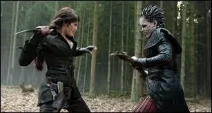 Qui est cette sorcière à droite ?