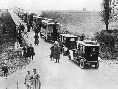 6 et 7 septembre 1914 : réquisition, par l'armée française, de 600 véhicules parisiens pour transporter les hommes d'une brigade, de Paris sur le champ de bataille. Quel nom leur est donné ?