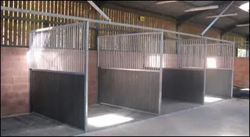 Quel est le nom de cet habitat de chevaux ?