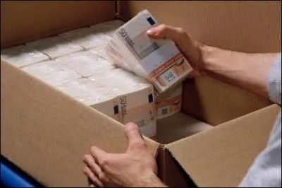 Un cadre au chmage est prt  offrir de l'argent au patron qui voudra bien l'embaucher. Combien?