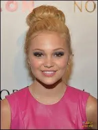 Quel rôle joue-t-elle dans la série de Disney Channel, "C'est pas moi ! " ?