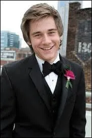 J'ai connu par quelqu'un l'arrière-grand-père, le grand-père et le père de Luke. Il est donc la .... ème génération de chanteurs de sa famille.