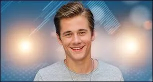 Quel est le nom de naissance de sa mère ?