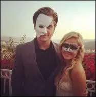 Quel est le titre de la chanson en featuring avec son père ?