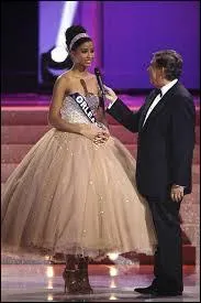 De quelle couleur sont ses yeux ?