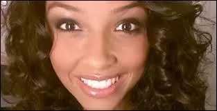 Combien de mois est-elle partie à Barcelone, en 2013, pour perfectionner son espagnol ?