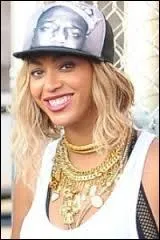 De quel groupe faisait-elle partie pendant plusieurs années ?