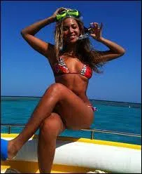 Quand révèle-t-elle finalement leur mariage ?