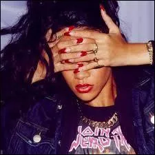 Riri a deux demi-soeurs et un demi-frère du coté paternel, mais aussi deux frères, quels sont leurs noms ?