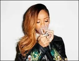 En 2010, avec qui est-elle en couple ?