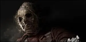 Armé d'une tronçonneuse, il tue tous ceux qui osent entrer dans sa maison :