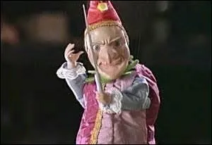 Et celui-là ? N'essayez surtout pas de tuer Polichinelle car si vous le tuez, il se mettra alors dans votre corps et se remettra en poupée :