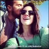 Elle a été sur la tournée de la série, en tant que danseuse. En compagnie de qui était-elle ?