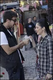 Quel est le nom de sa soeur adoptive ?