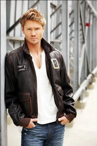 Avec qui se marie Lucas?