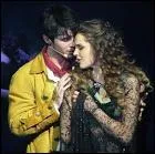 À la fin de quelle chanson s'embrassent-ils ?