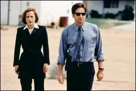 Comment se nommait le fameux duo d'agents du FBI dans "X-Files : Aux frontières du réel", série culte des années 90 ?