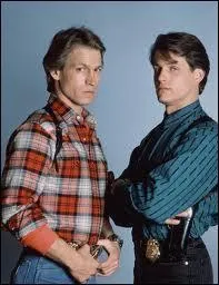 Un flic transféré de Chicago, citadin accompli et à l'allure classe, était contraint de faire équipe avec un flic au caractère rustre et au look de cow-boy. Cette série se déroulant dans une grande ville du Texas s'appelait :