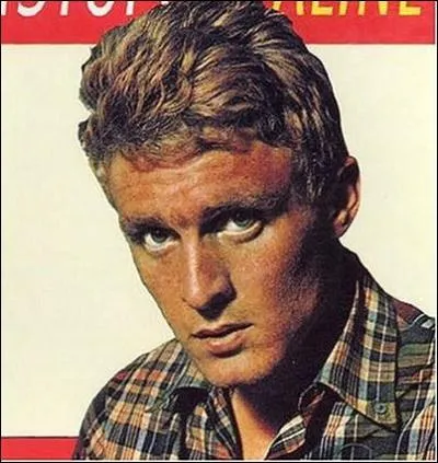 Christophe crie son nom et pleure pour qu'elle revienne ! Cette vilaine lui a fait trop de peine :