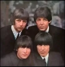 Les Beatles lui font une déclaration d'amour enflammée, et lui déclame même en français "Ma belle" :