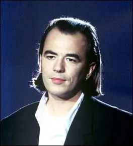 À qui Pascal Obispo explique-t-il "qu'il faut se dépêcher, car on vit et on ne meurt qu'une fois" ?