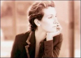 Qui sourit dans une chanson de Céline Dion ?