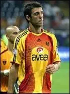 Ce joueur d&eacute;tient le record du but le plus rapide en phase finale de Coupe du monde (10, 8 secondes). Quel est son nom et son pays ?