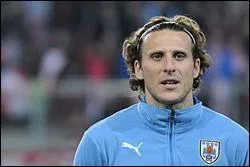 Il a &eacute;t&eacute; le meilleur joueur de la Coupe du monde 2010 en Afrique du Sud. Quel est son pays et quel a &eacute;t&eacute; le classement final de son &eacute;quipe lors de cette &eacute;dition ?