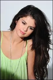 Combien de fois est-elle allée dans l'émission radio de Cauet (environ) ?