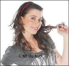 Leon a une nouvelle passion : la moto. Comment s'appelle son amie mécanicienne qui deviendra plus par la suite ?