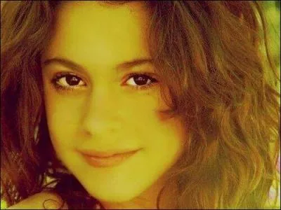 À quel âge a-t-elle commencé à apprendre le chant et la danse ?