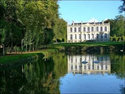 Quel est ce château du Calvados qui a énormément souffert lors de la dernière guerre?