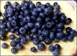 Quels fruits rouges sont représentés sur la photo ?