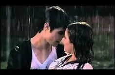 Violetta suit Thomas et découvre un endroit. Lequel ?