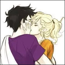 Dans le Tartare, tome 4, Percy et Annabeth se battent contre les arais. Percy en tue plusieurs qui lui "transmettent" leurs malédictions. Lesquelles ?