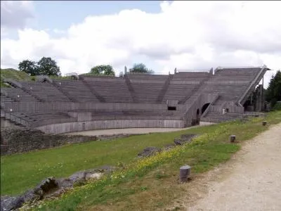 Le village lorrain de Grand, célèbre pour son amphithéâtre gallo-romain du 1er siècle, tient son nom du dieu Grannus, équivalent du dieu grec Apollon. Situé dans l'arrondissement de Neufchâteau, Grand est un village :
