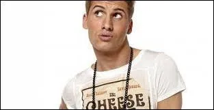 Quel présentateur du Mag a fait son arrivée dans "Les Anges 6" ?