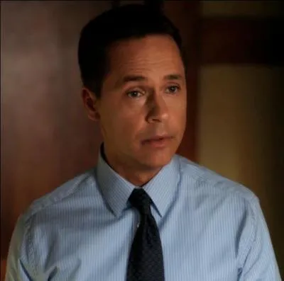 Qui a saccagé le bureau du père d'Aria Montgomery ?